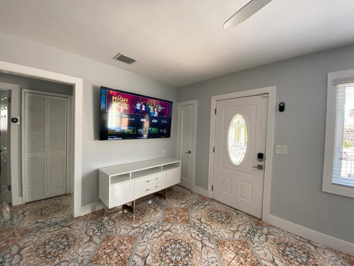 Main House 3 Bed 2 Bath & Guest House 1 Bed 1 Bath マイアミ エクステリア 写真