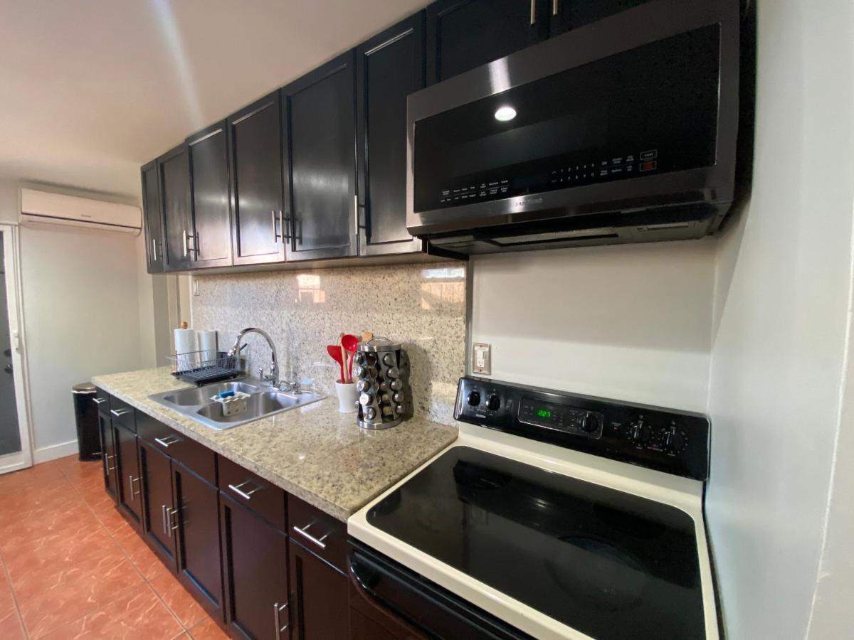 Main House 3 Bed 2 Bath & Guest House 1 Bed 1 Bath マイアミ エクステリア 写真