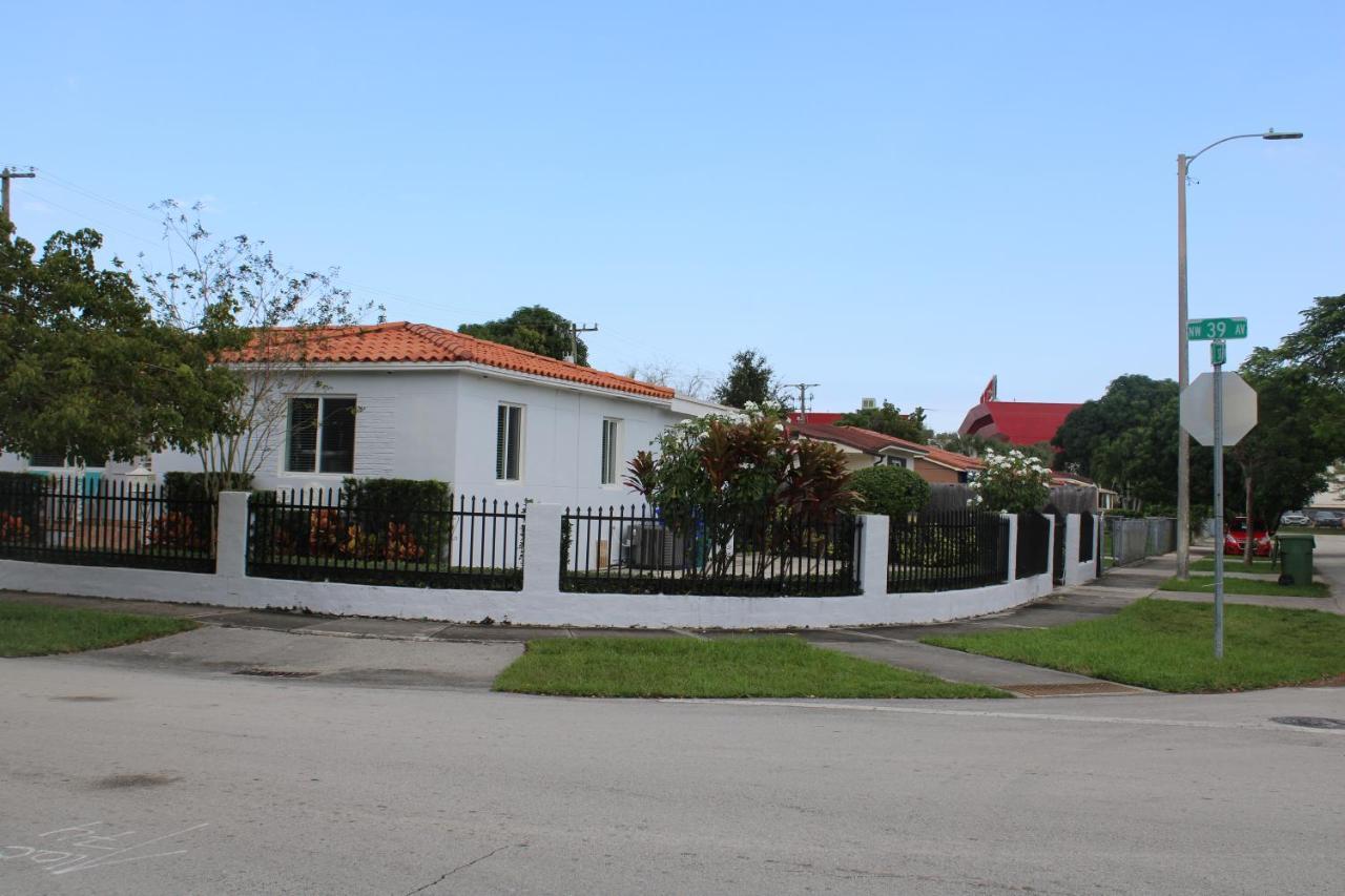 Main House 3 Bed 2 Bath & Guest House 1 Bed 1 Bath マイアミ エクステリア 写真