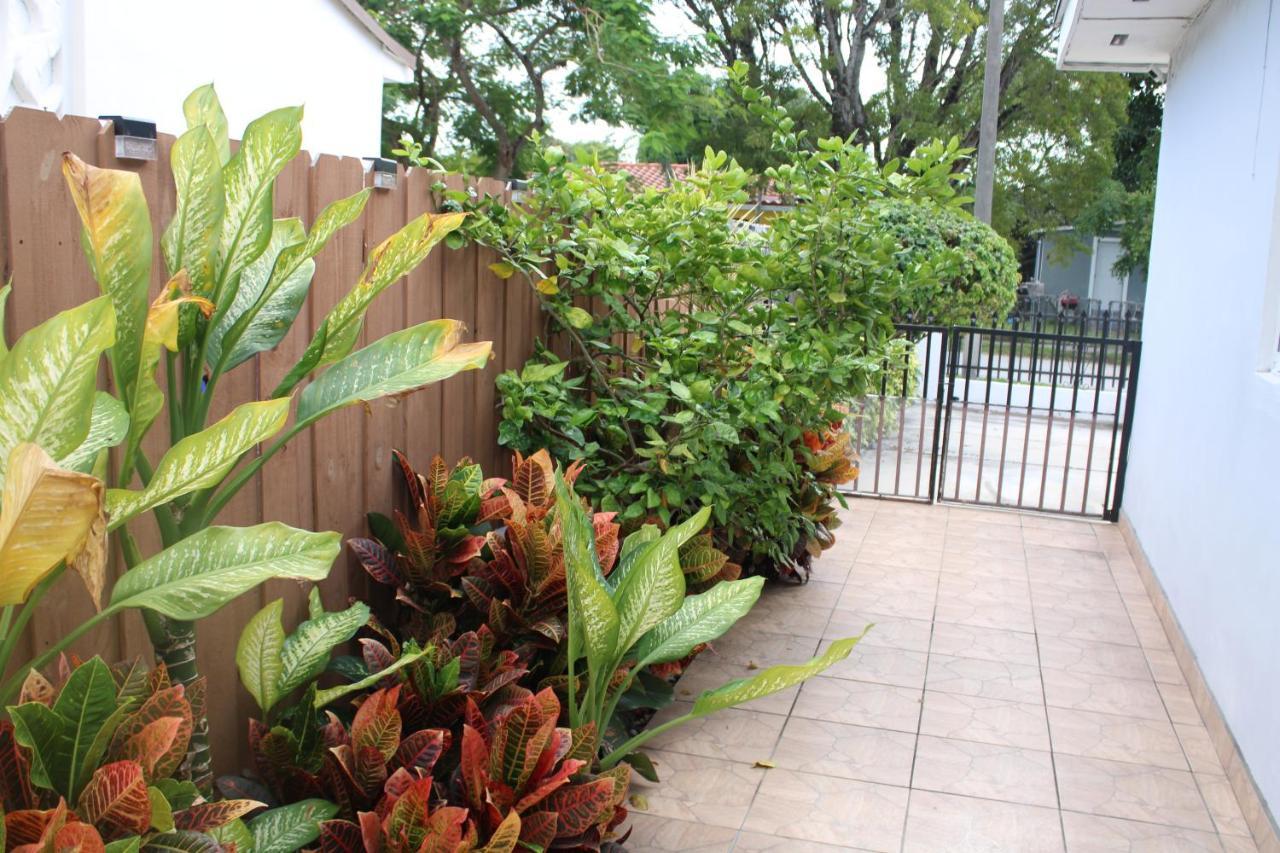Main House 3 Bed 2 Bath & Guest House 1 Bed 1 Bath マイアミ エクステリア 写真