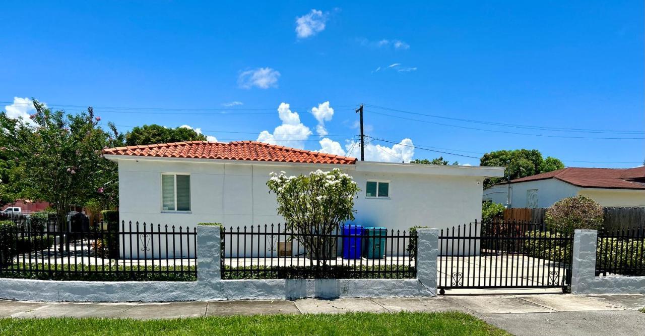 Main House 3 Bed 2 Bath & Guest House 1 Bed 1 Bath マイアミ エクステリア 写真