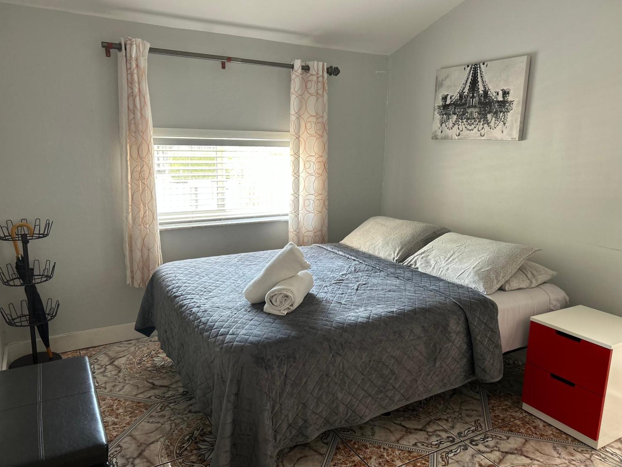 Main House 3 Bed 2 Bath & Guest House 1 Bed 1 Bath マイアミ エクステリア 写真