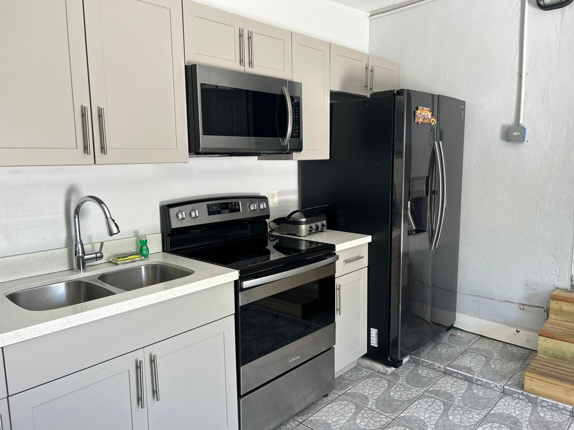 Main House 3 Bed 2 Bath & Guest House 1 Bed 1 Bath マイアミ エクステリア 写真